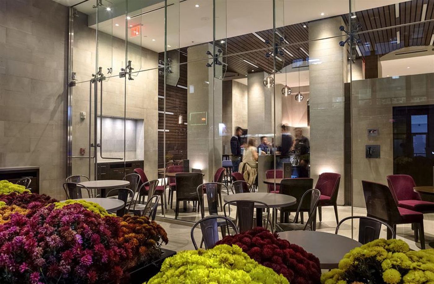 Hilton-Garden-Inn-New-York-Times-Square-North-Bar-14