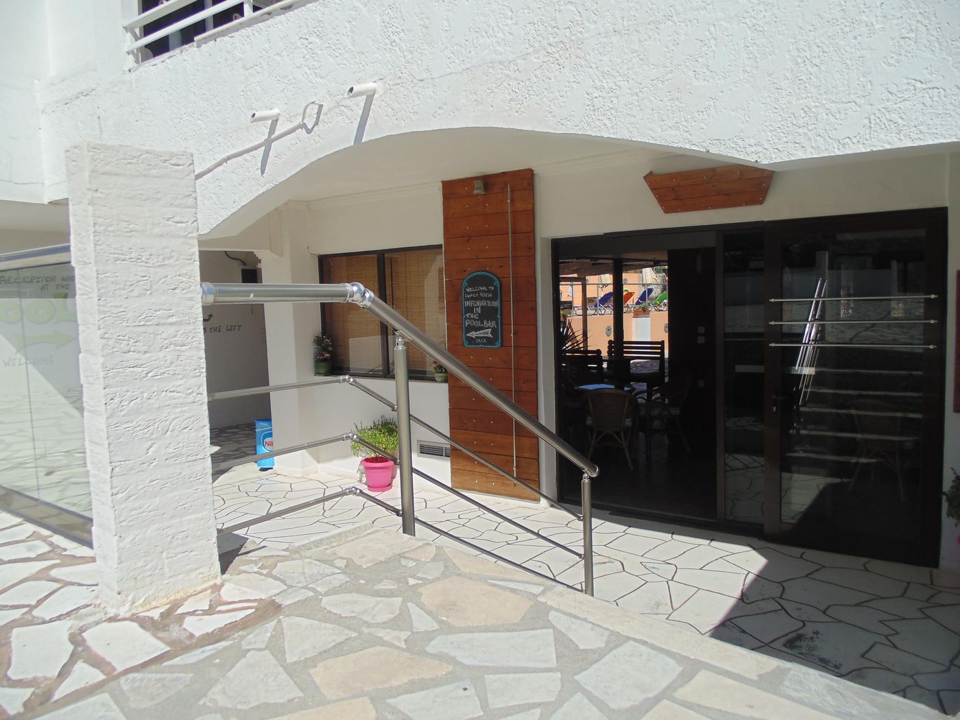 Family-House-Lobby-30