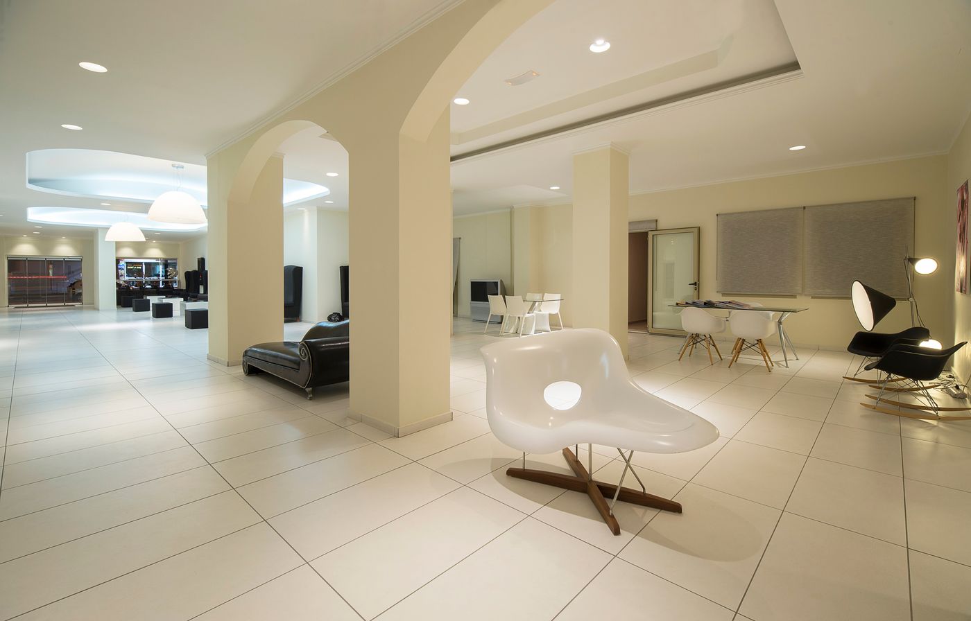 Golden-Beach-Lobby-30