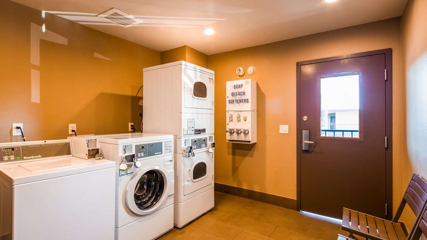 Best-Western-Plus-Pavilions-General-view-10