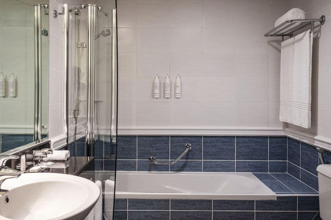 Dubai-Marriott-Harbour-Hotel---Suites-Room-25