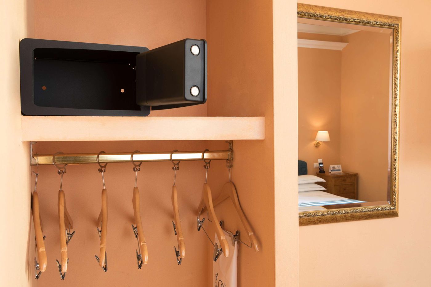 Golden-Tulip-Rome-Piram-Room-34