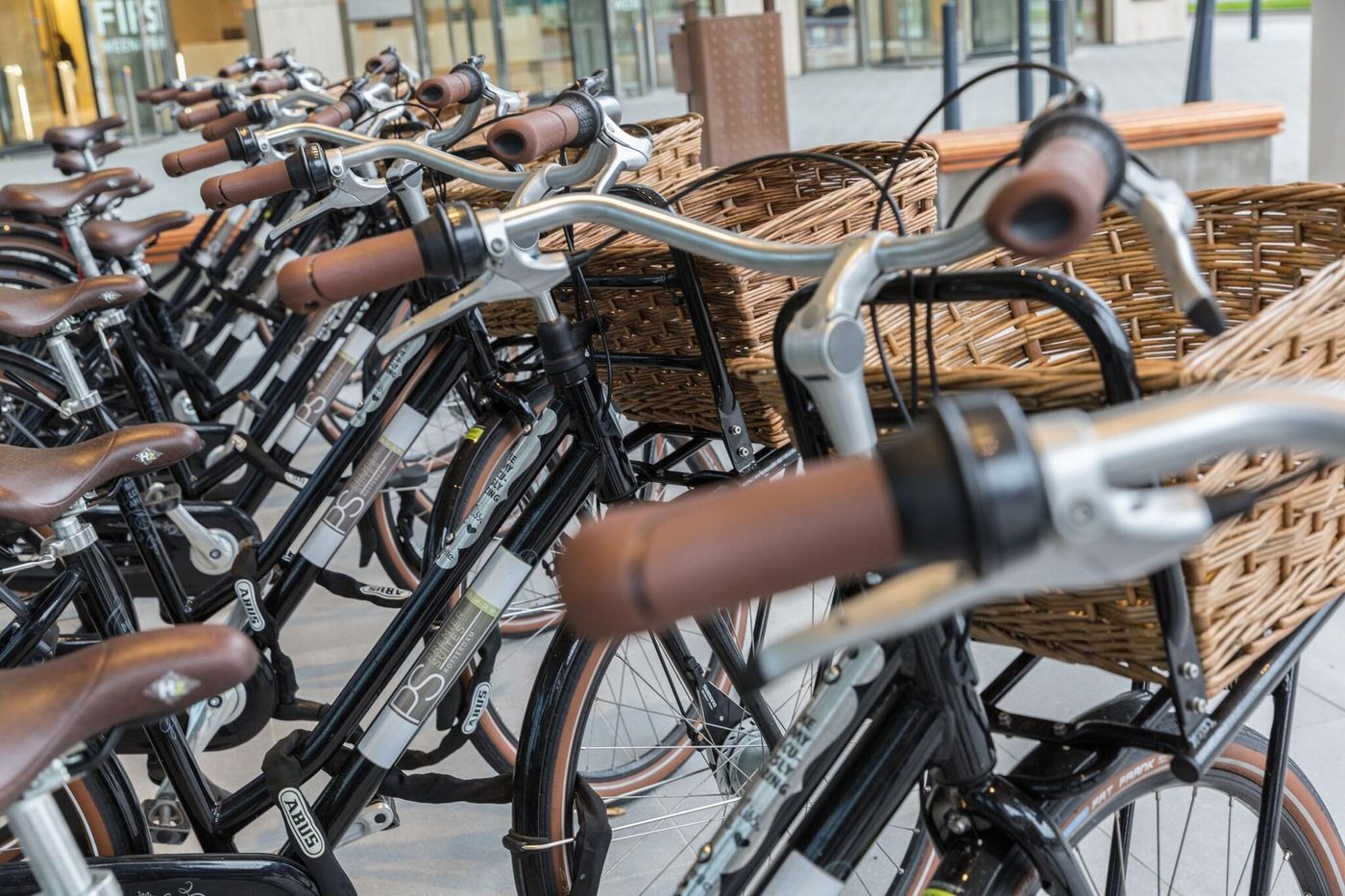 Premier-Suites-Plus-Amsterdam-Sports-and-Entertainment-9