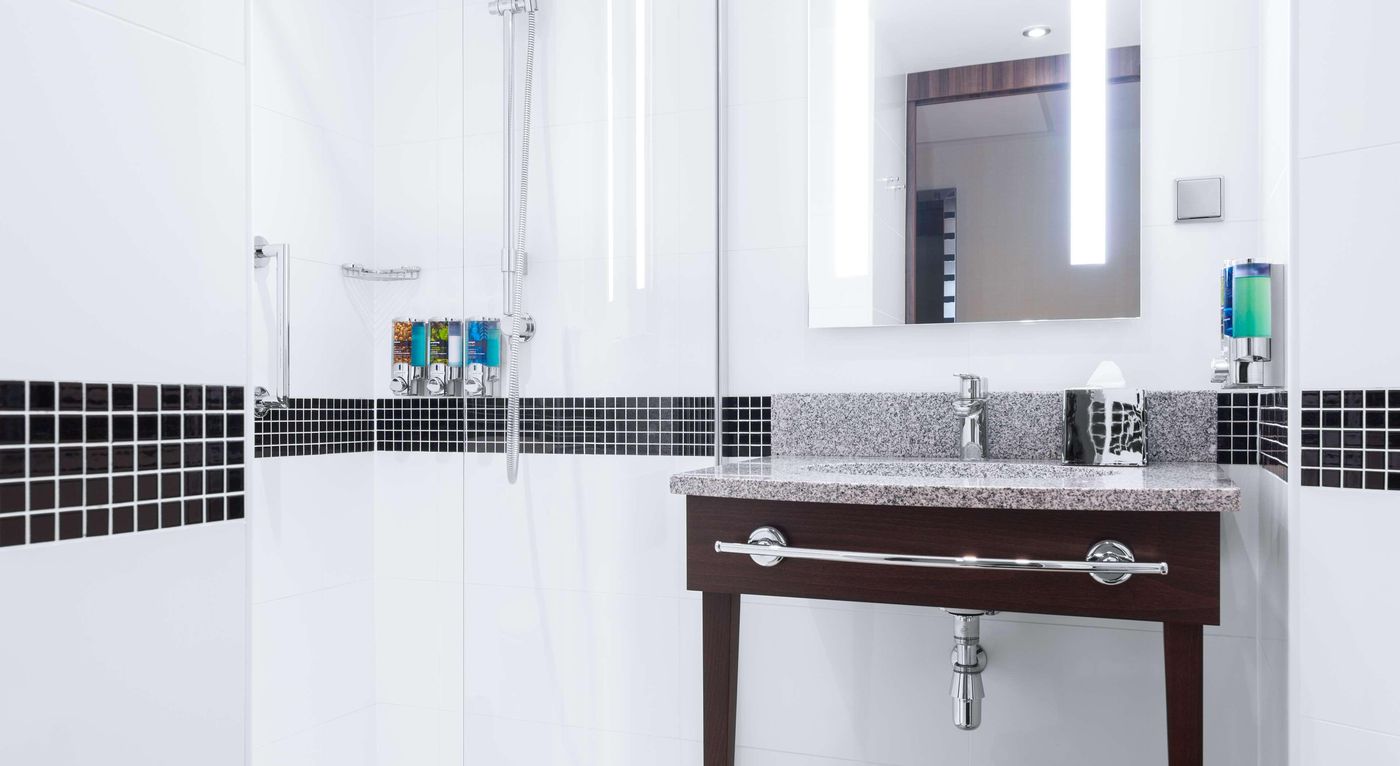 Hampton-By-Hilton-Krakow-Room-17