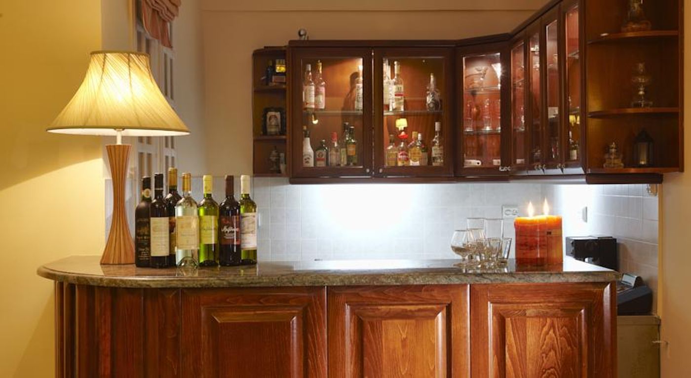 Nikolas-Restaurant-13