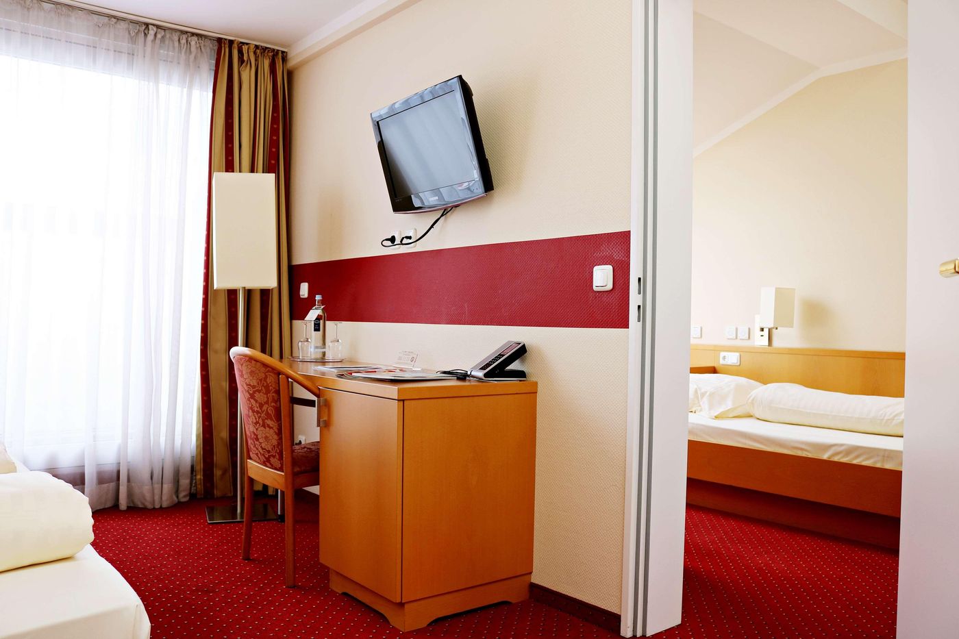Air-in-Berlin-Hotel-Room-4