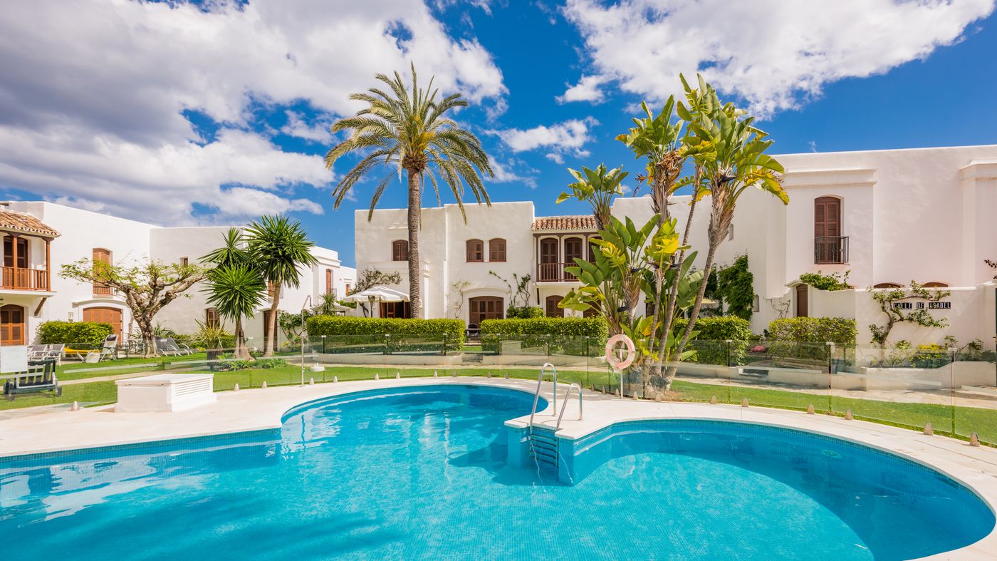 Macdonald-Villacana-Club-Pool-3