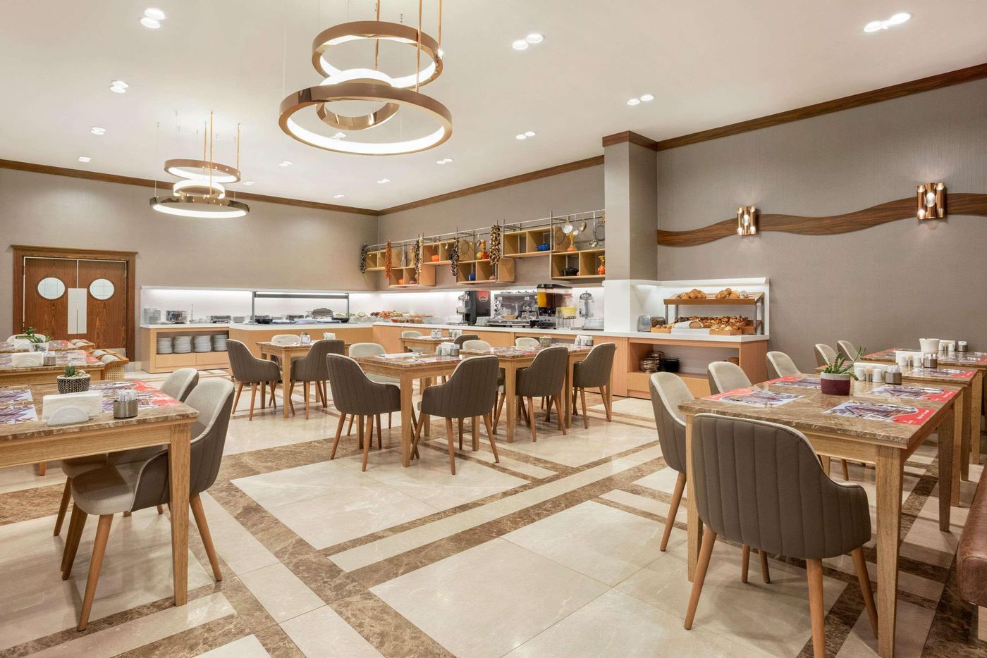 Ramada-by-Wyndham-Istanbul-Alibeykoy-Restaurant-33