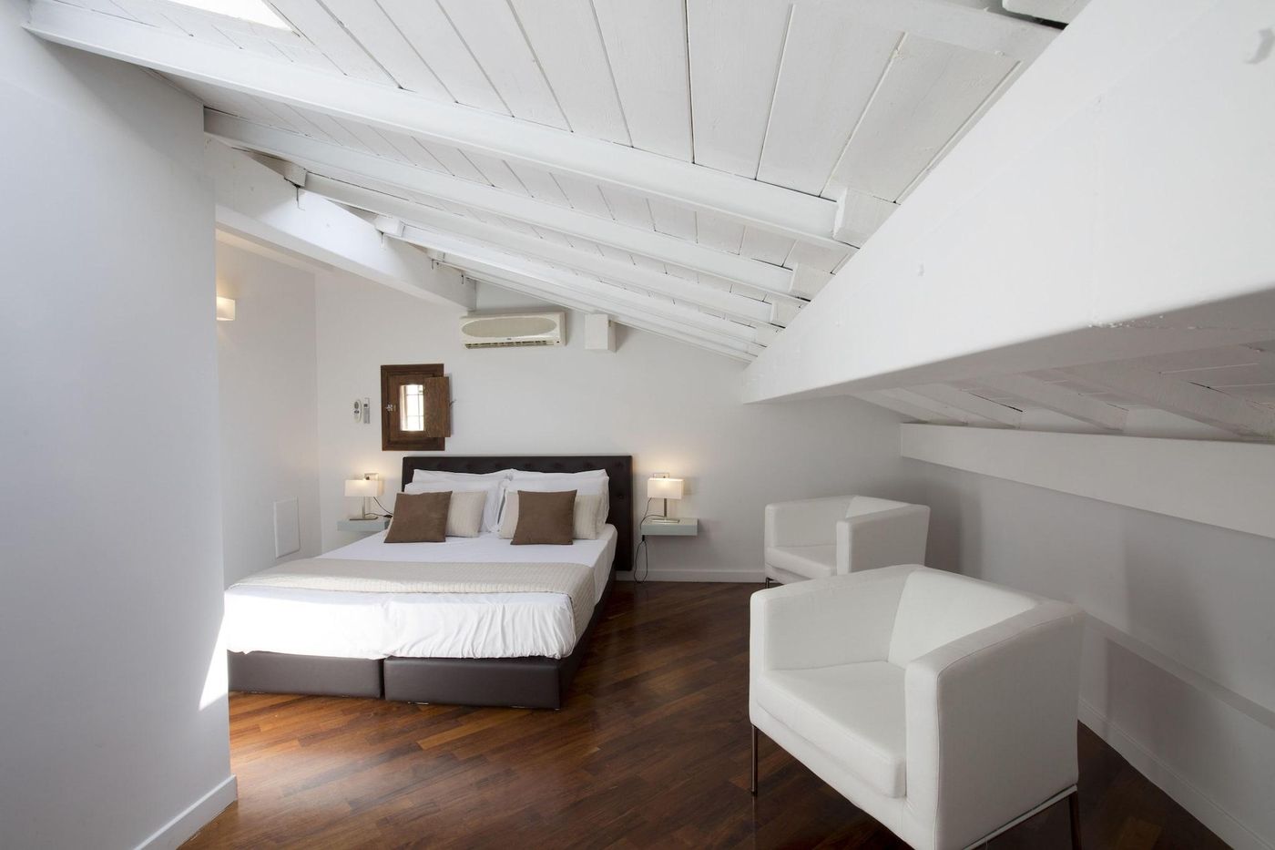 Relais-Arco-Della-Pace-Room-9