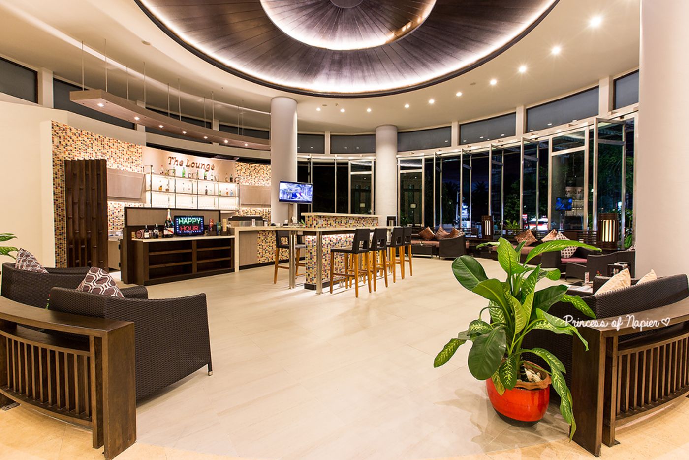 Deevana-Plaza-Phuket-Lobby-49