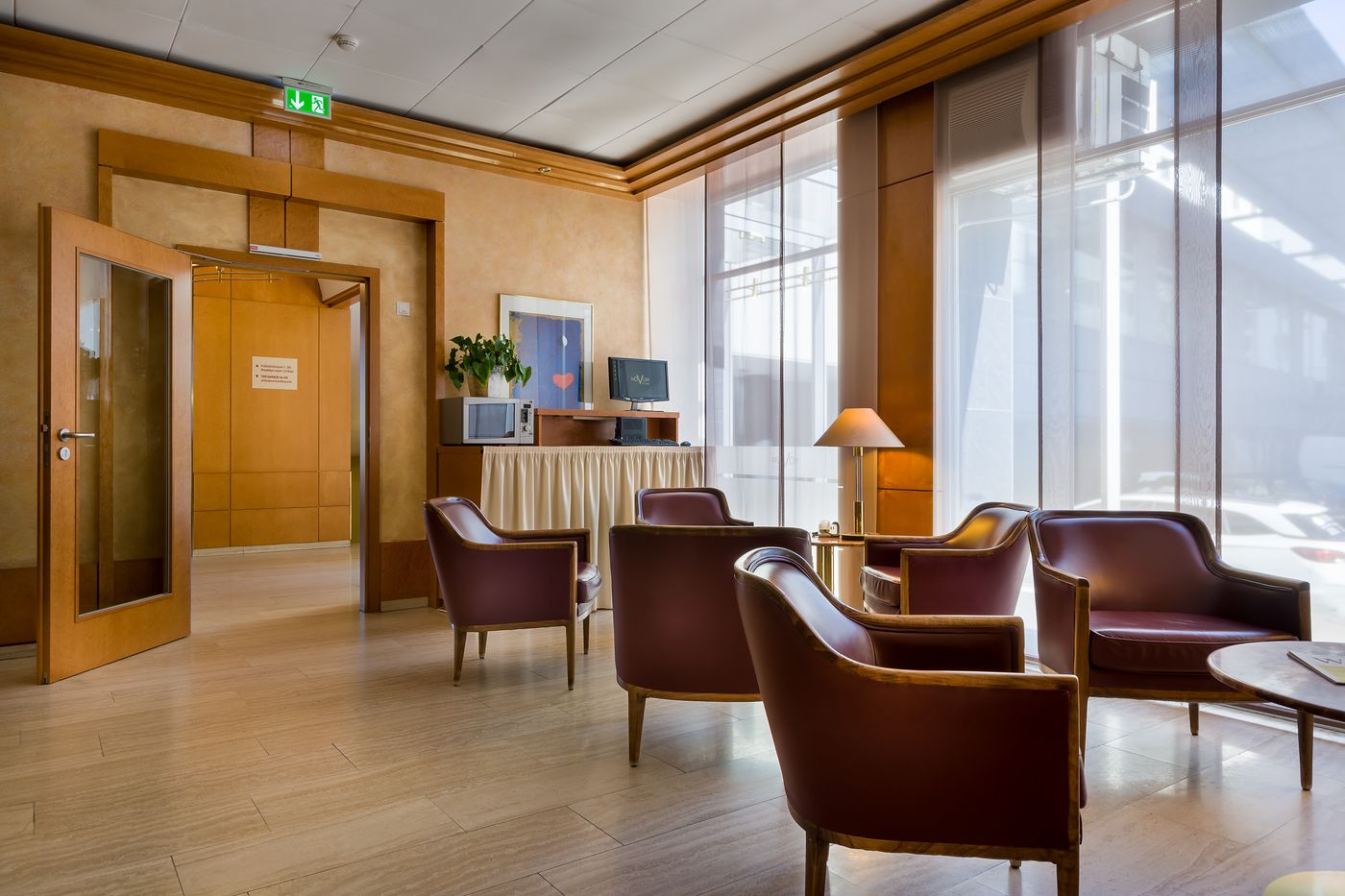 Novum Hotel Stuttgart Hauptbahnhof - Rieker-Germany-STUTTGART-Lobby-10