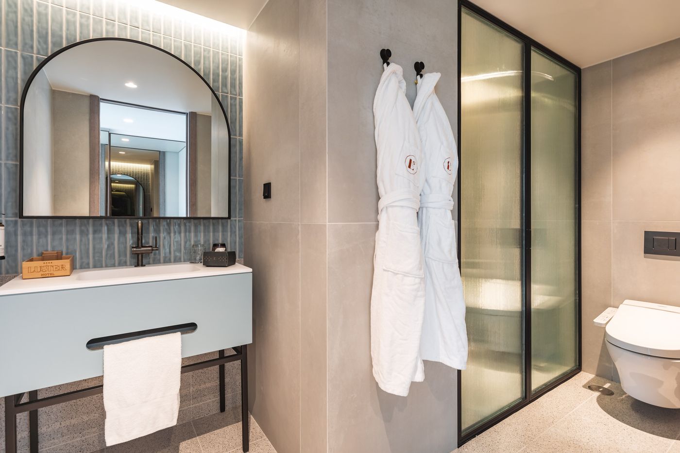 Luster-Hotel-Room-33