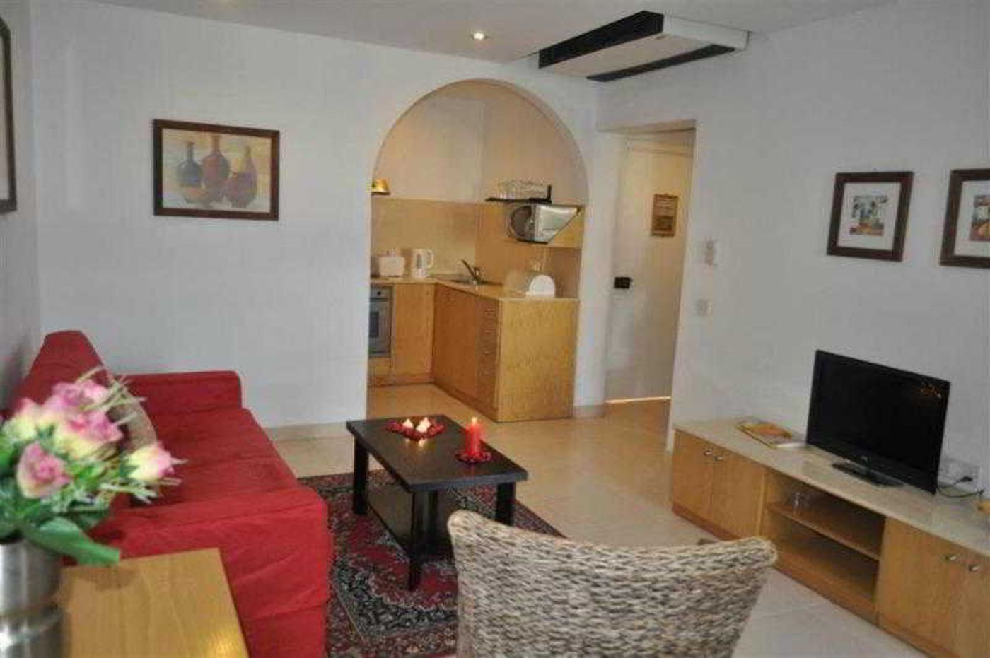 Club-Salina-Warhf-Room-23