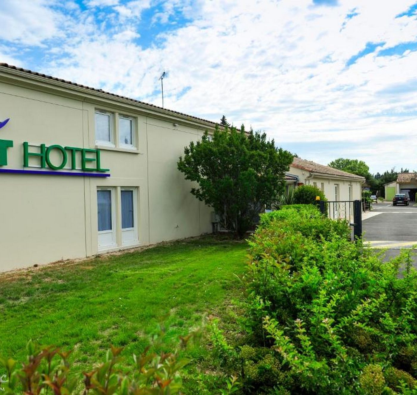 Brit Hotel Avignon Sud - Le Calendal-France-AVIGNON-General view-4