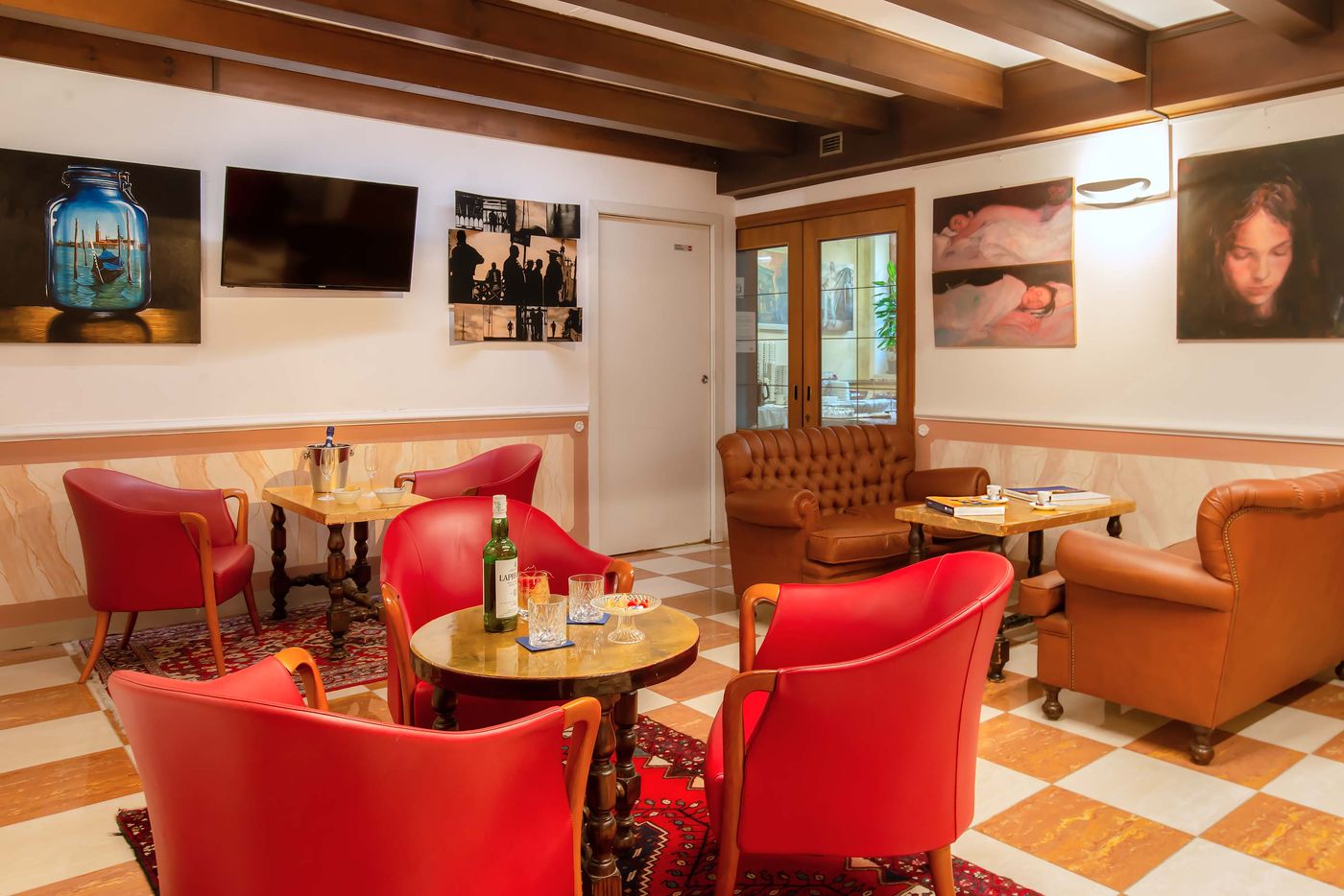 La-Fenice-et-des-Artistes-Lobby-15