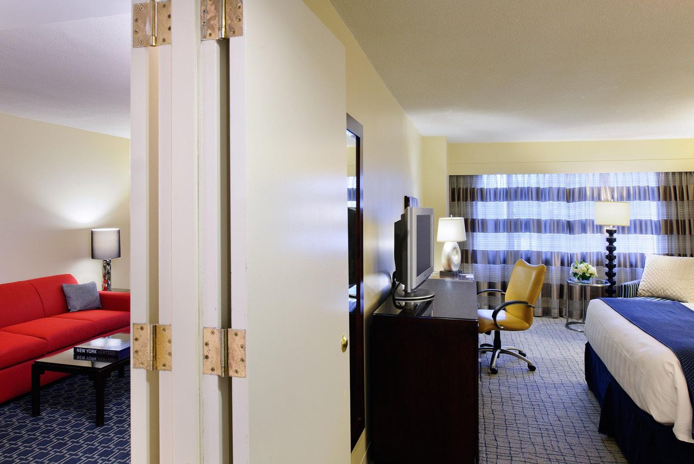 Crowne-Plaza-Times-Square-Manhattan-Room-38