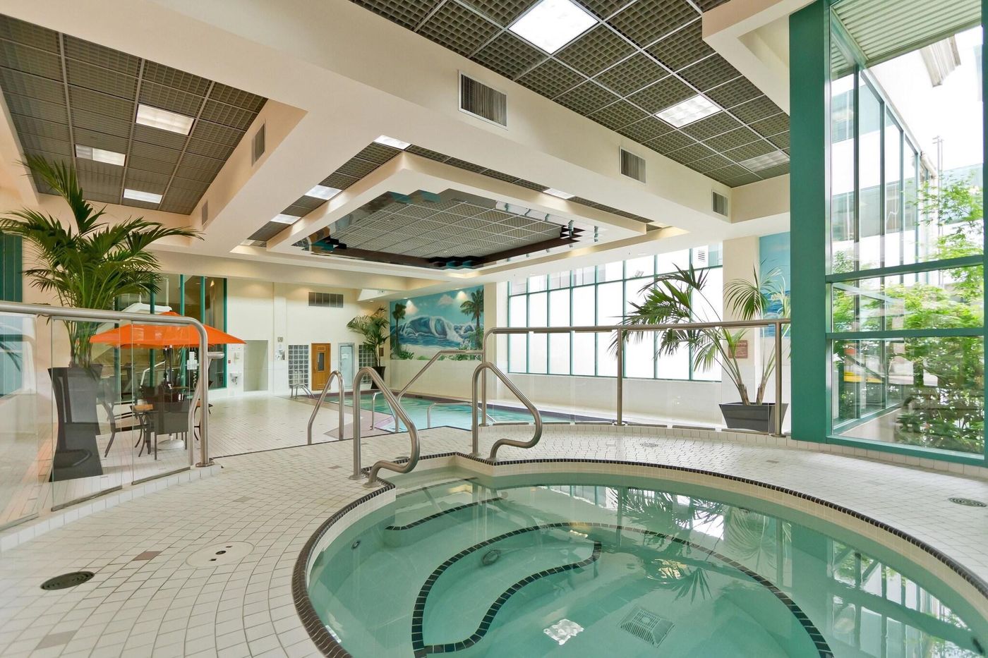 Rosedale-On-Robson-Suites-Hotel-Pool-43