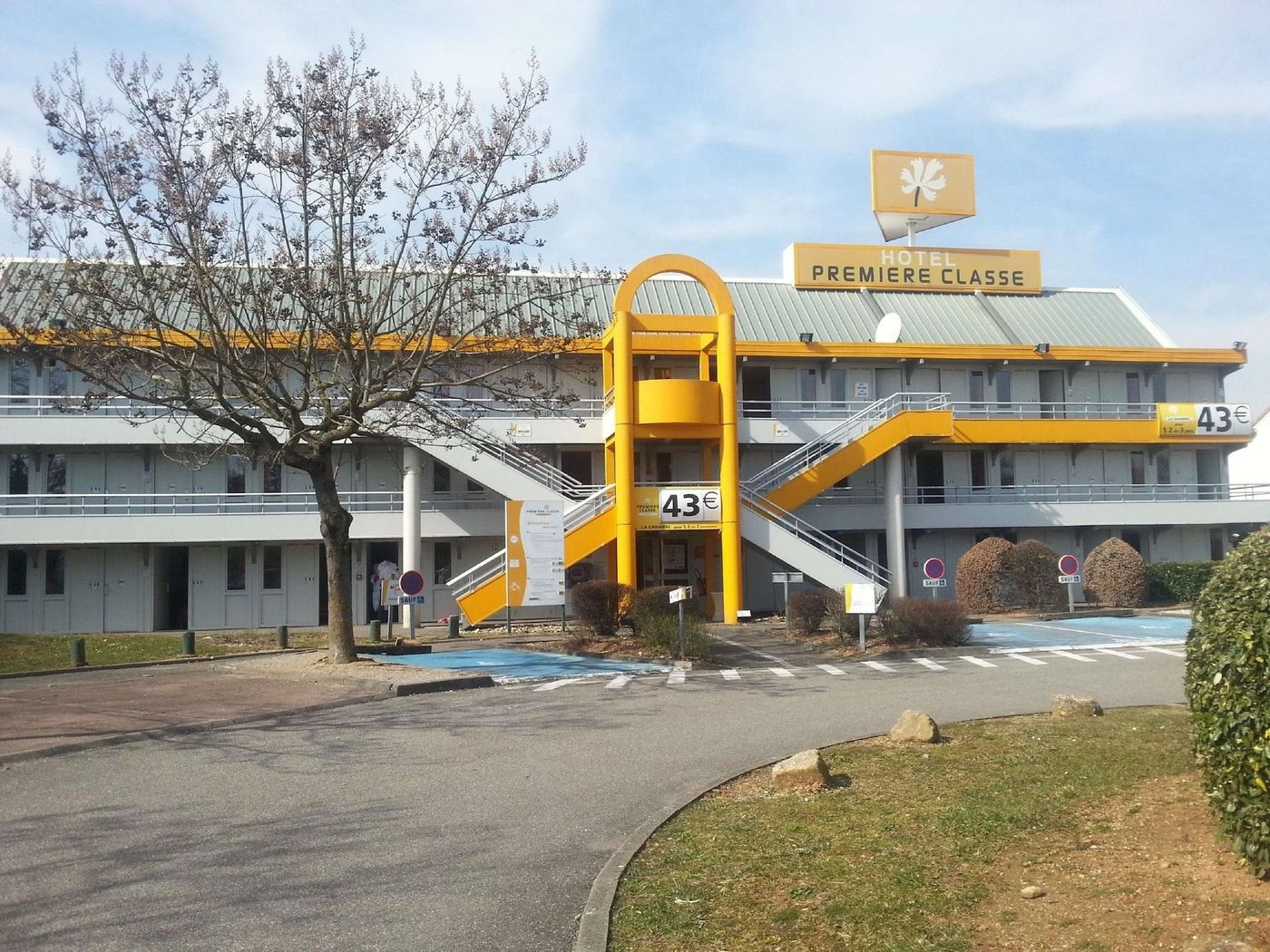 Premiere Classe Lyon Est - Aéroport Saint Exupéry - France - SAINT-LAURENT-DE-MURE - General view - 10