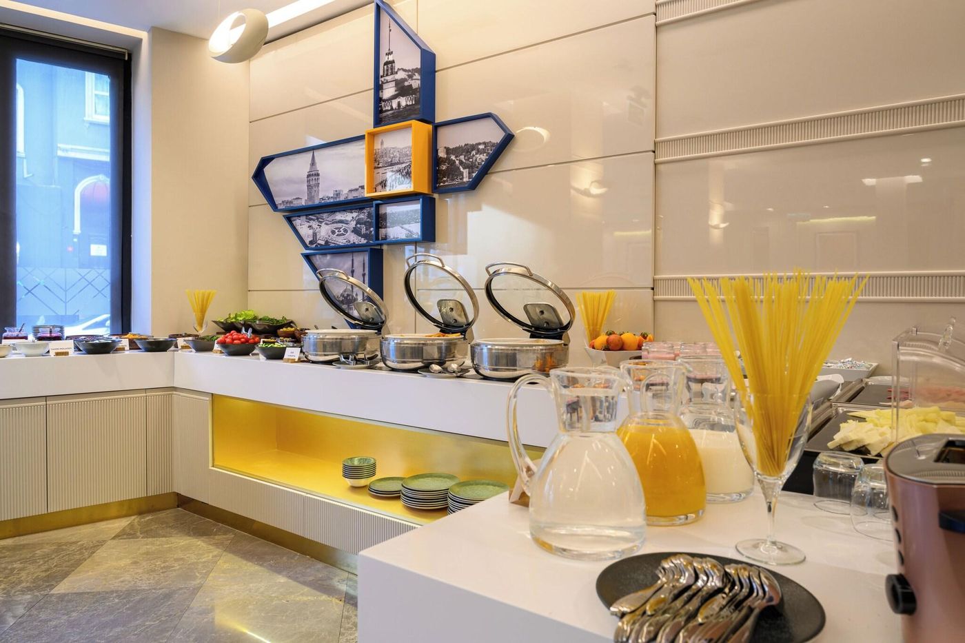 Four-Points-Express-by-Sheraton-Istanbul-Taksim-Restaurant-30