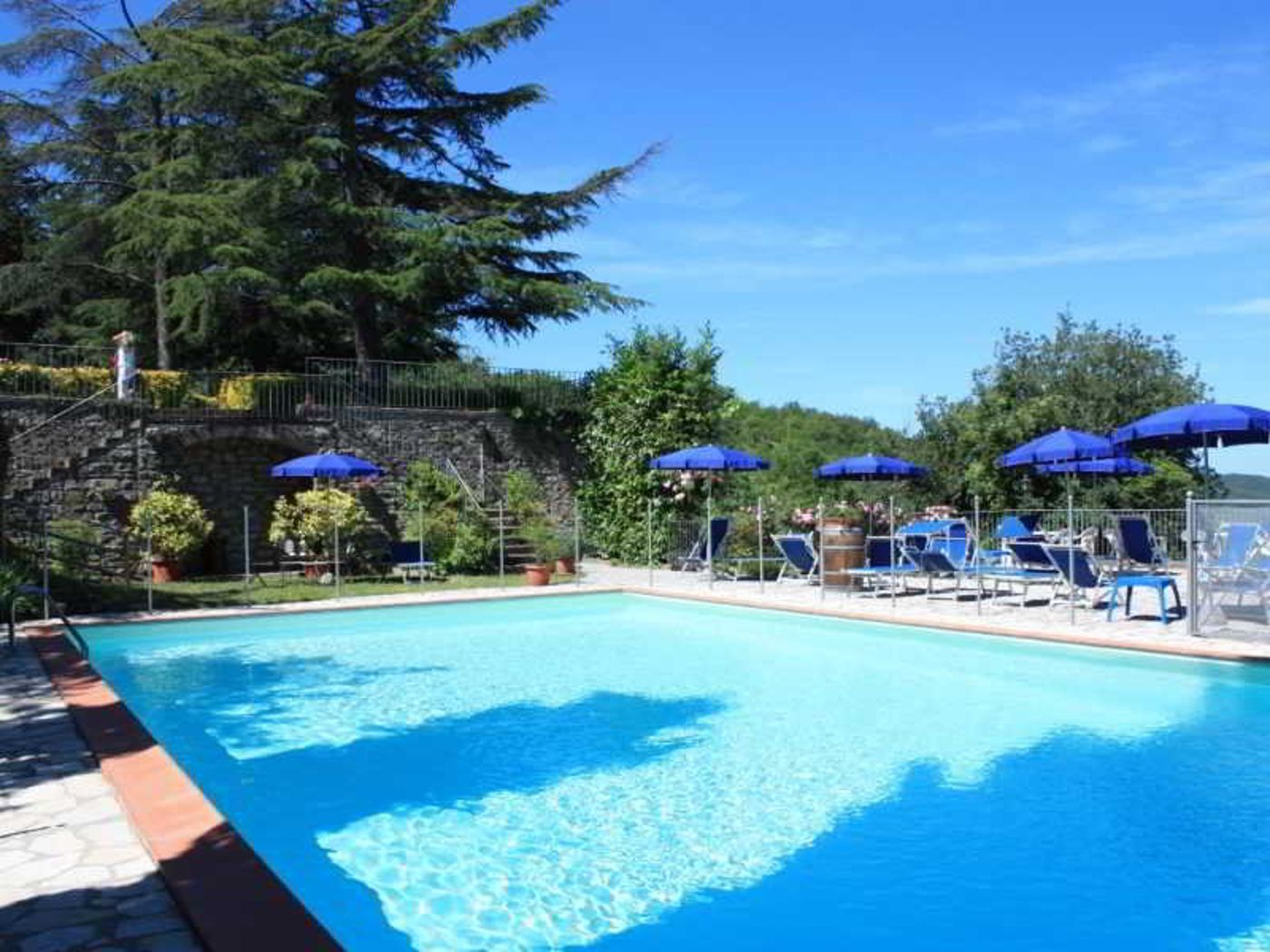 Villa-Sant-Uberto-Country-Inn-Pool-25