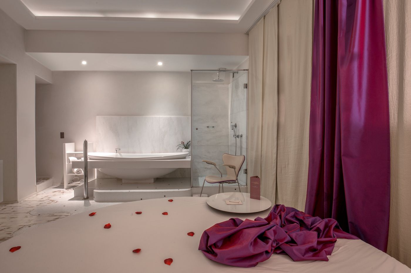 SuiteSistina-For-Brave-Lovers-General-view-4