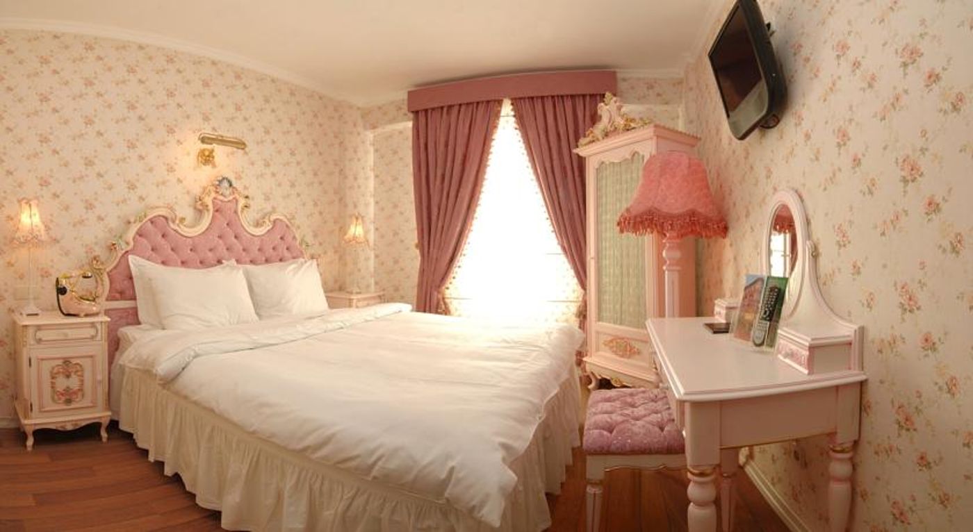 Amisos-Boutique-Hotel-Room-2