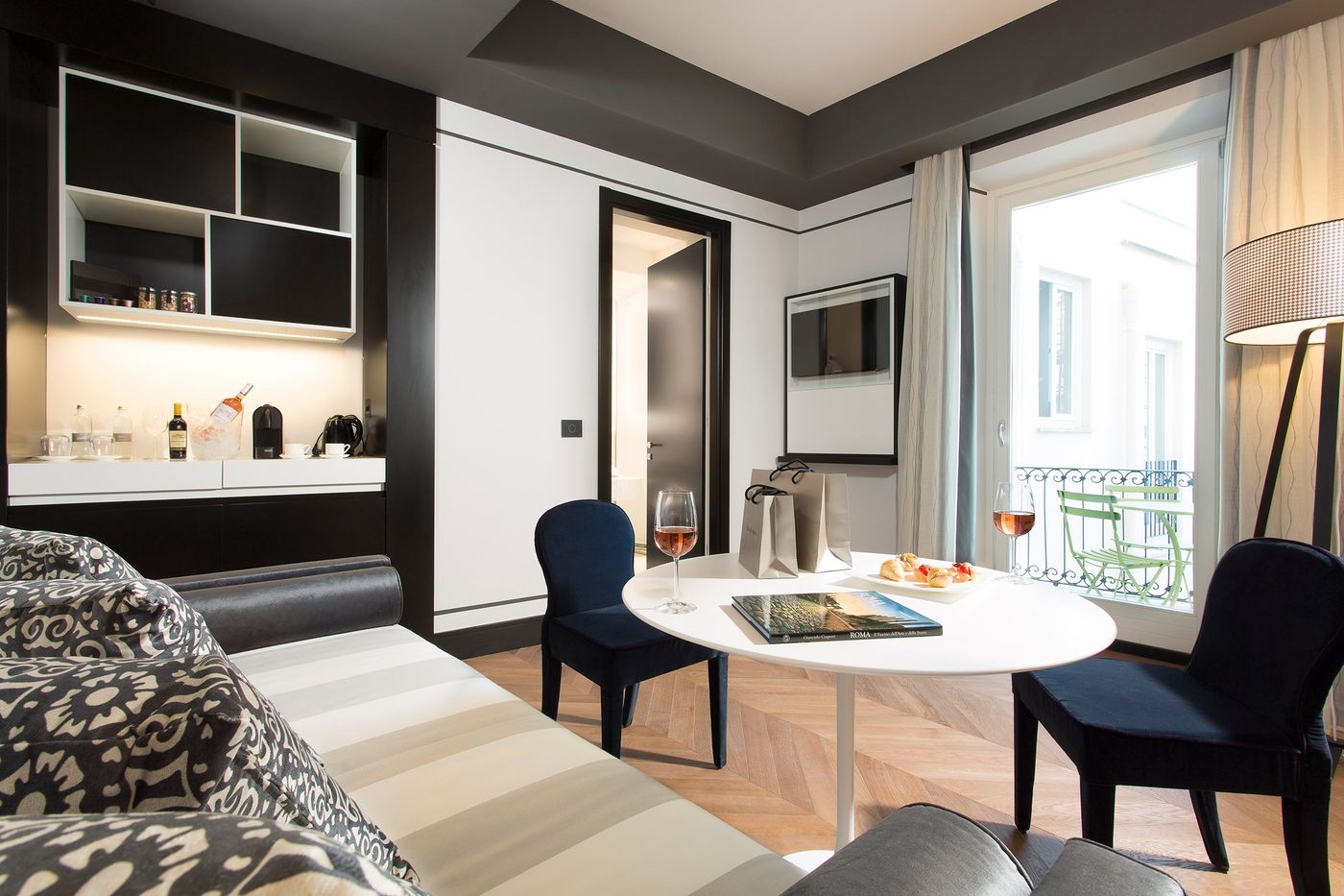 Corso-281-Luxury-Suites-Room-19