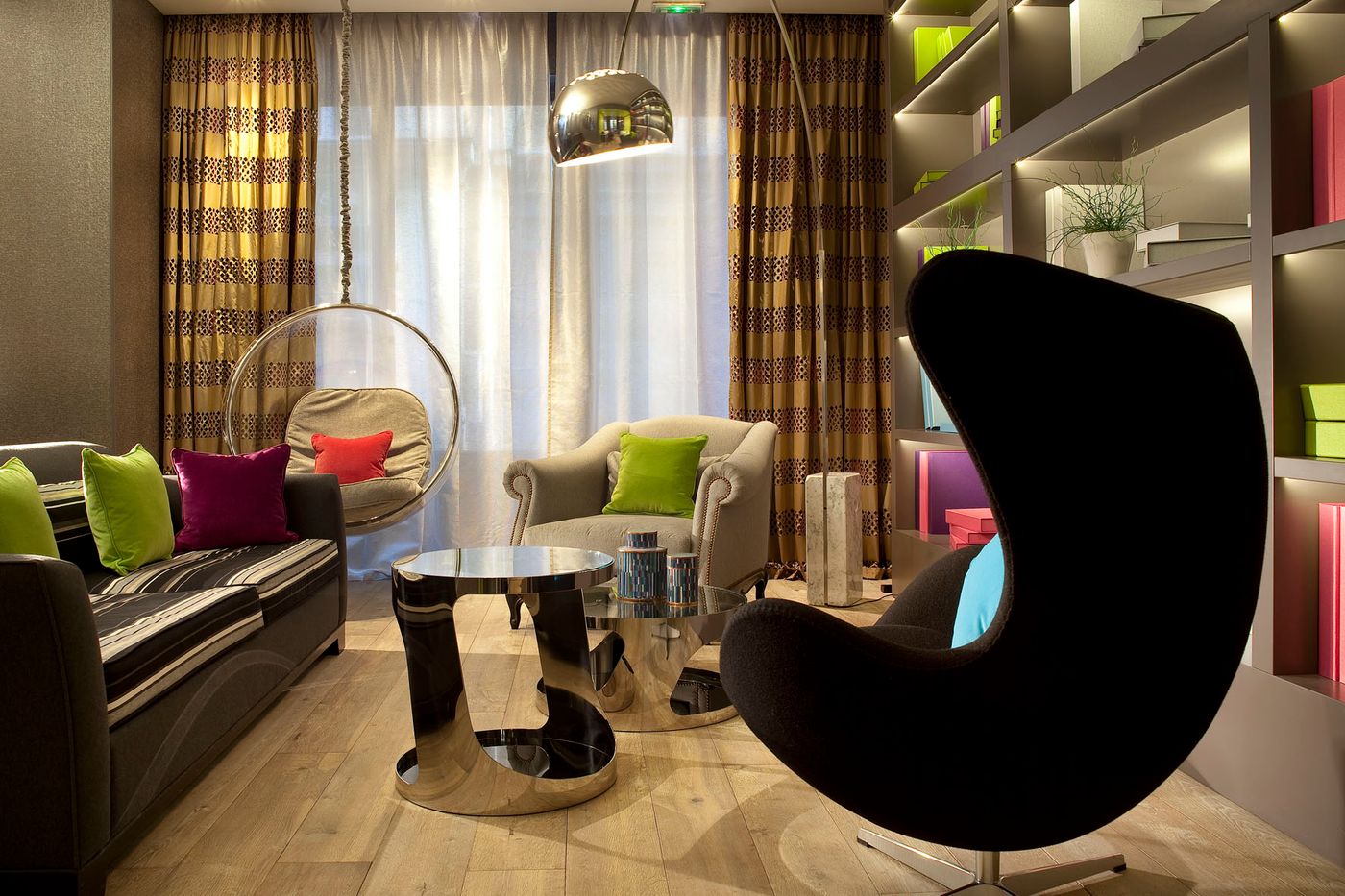 Le Petit Paris-France-PARIS-Lobby-8