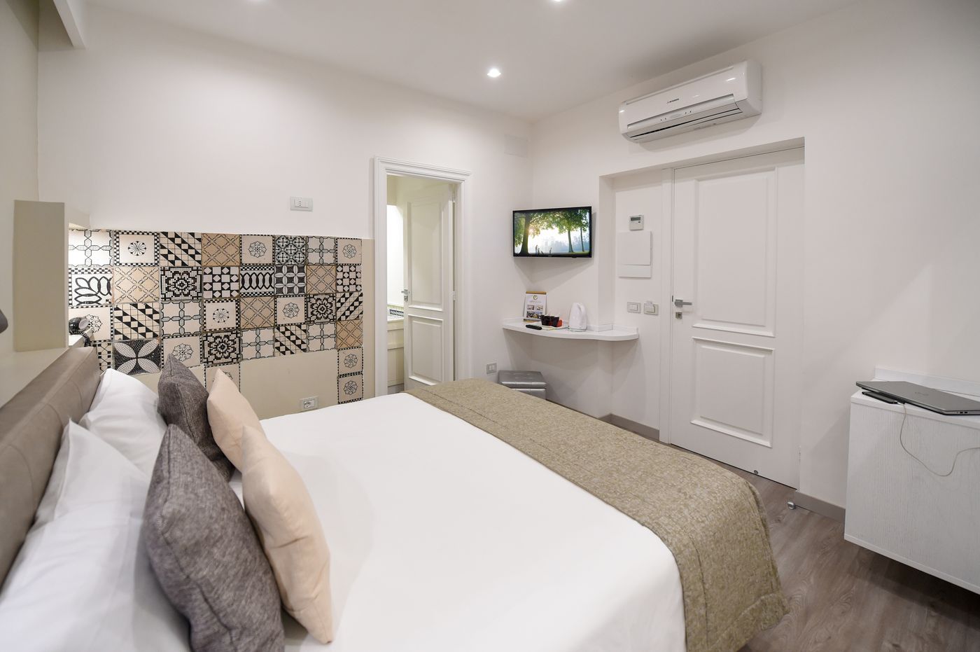 Sorrento-City-Room-38