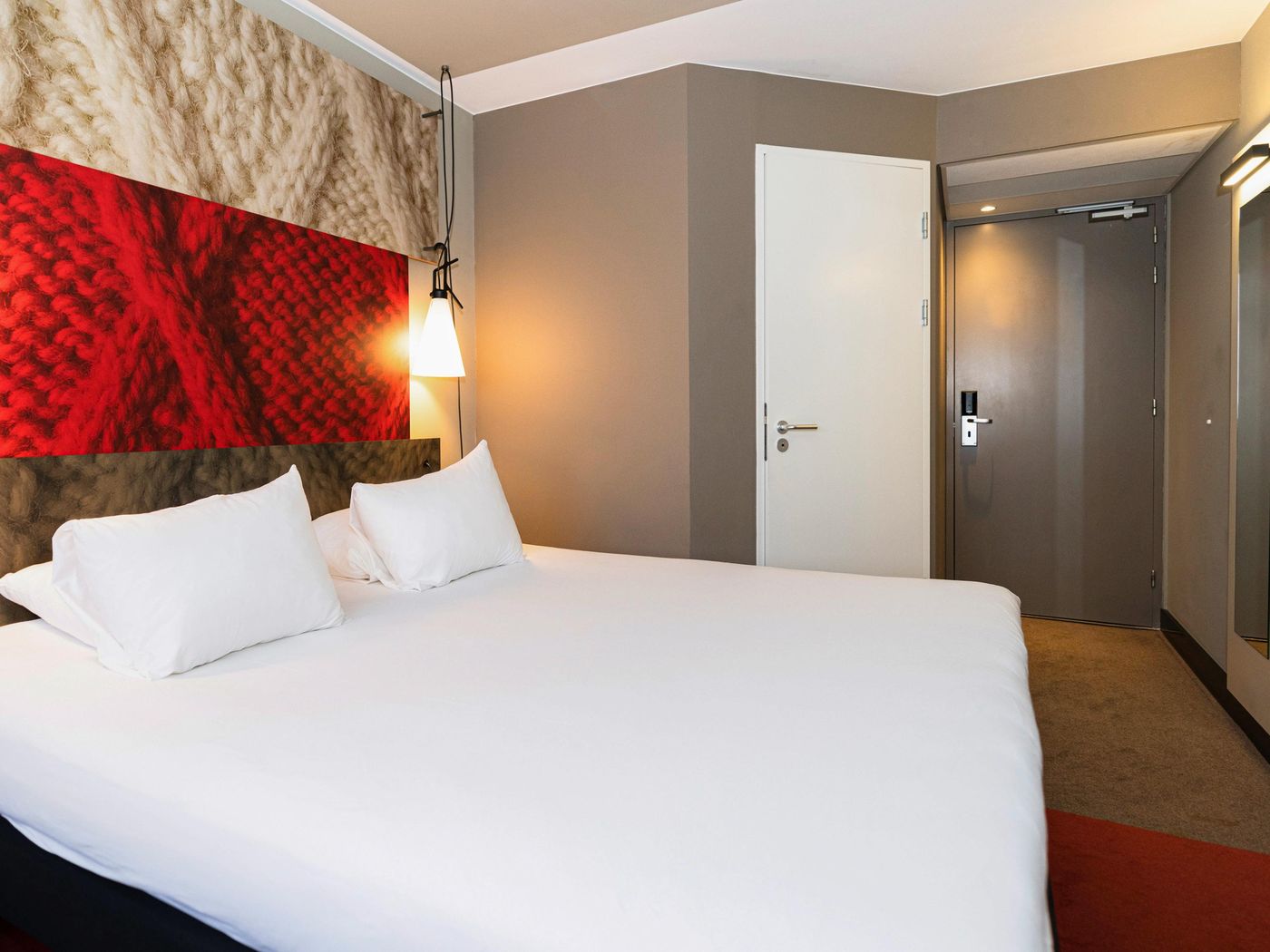 ibis-Amsterdam-Centre-Room-30