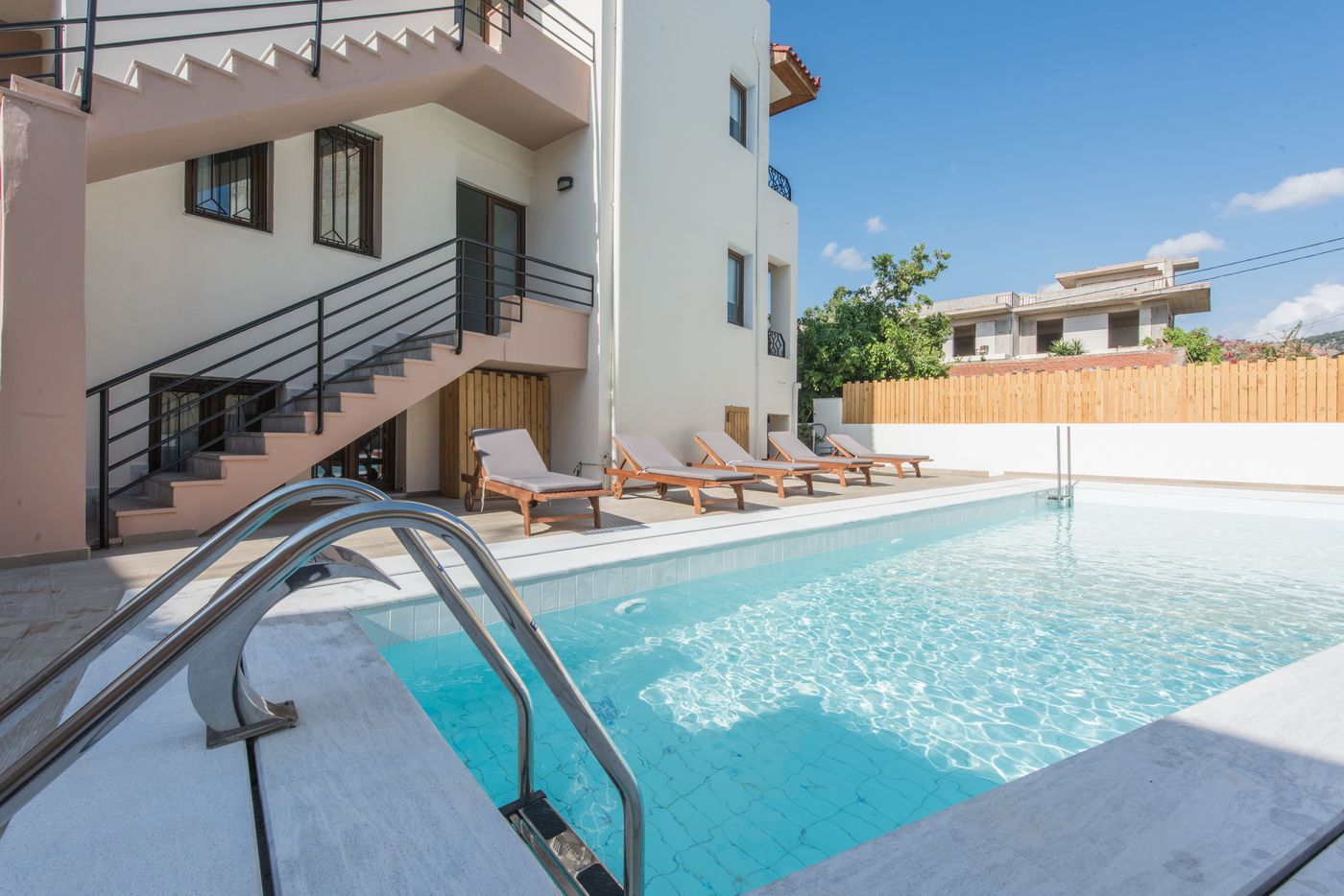 Niriedes - Dionyssos Village