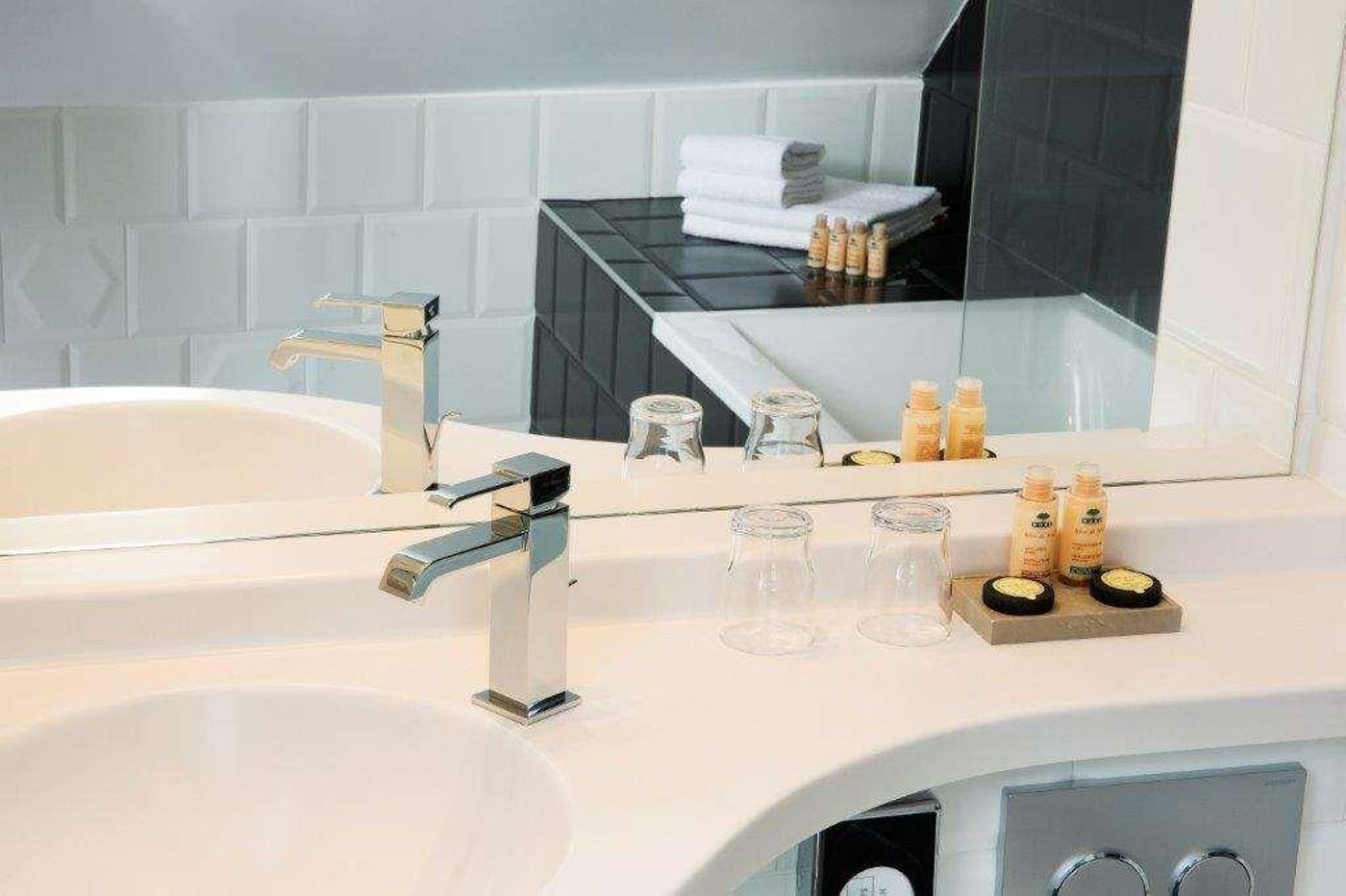 Hotel-Haussmann-Saint-Augustin-Room-14