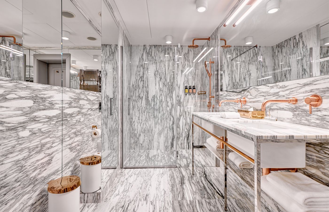 H15-Luxury-Palace-Room-39