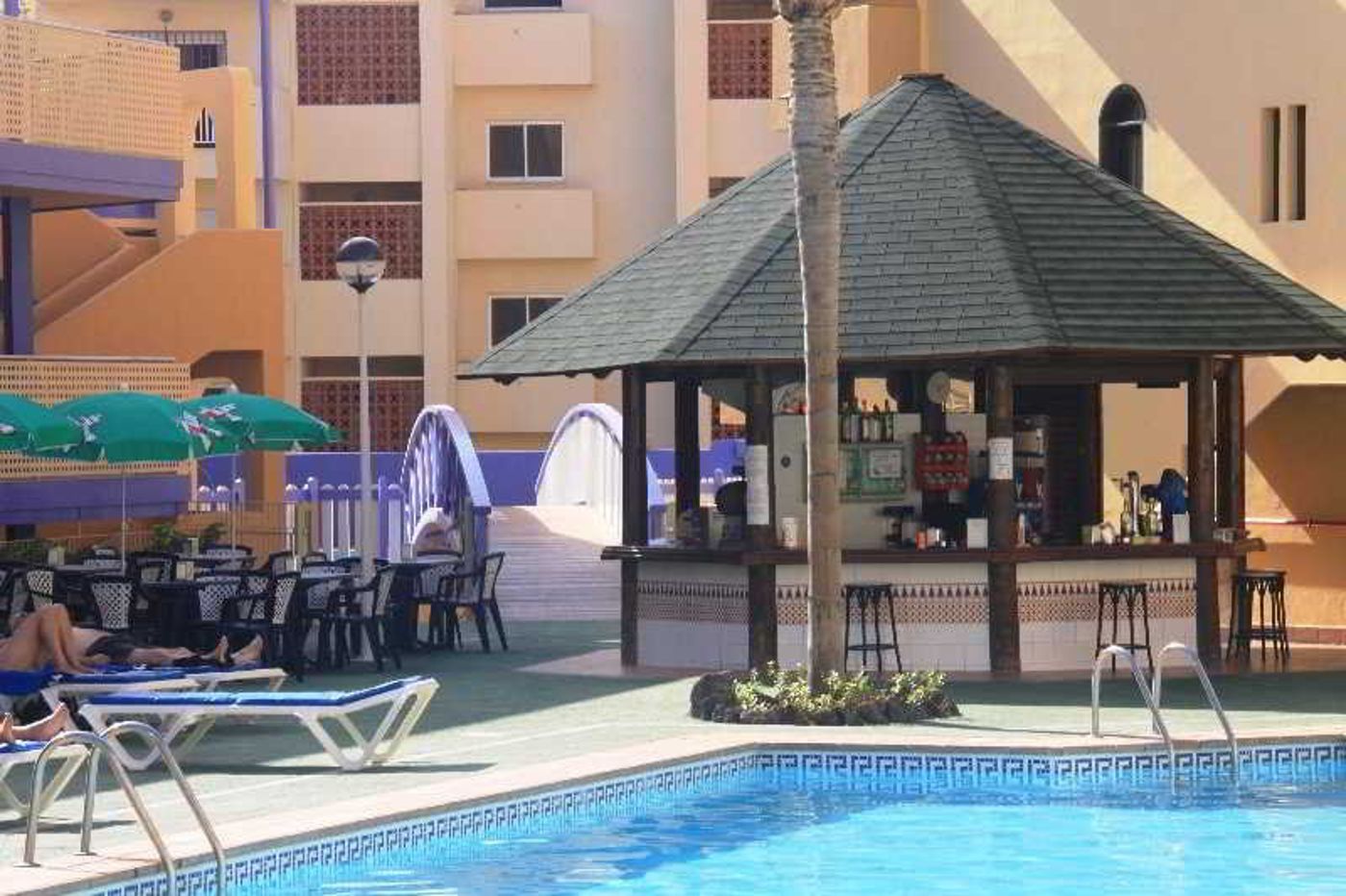 Playaolid-Suites---Apartments-Pool-8