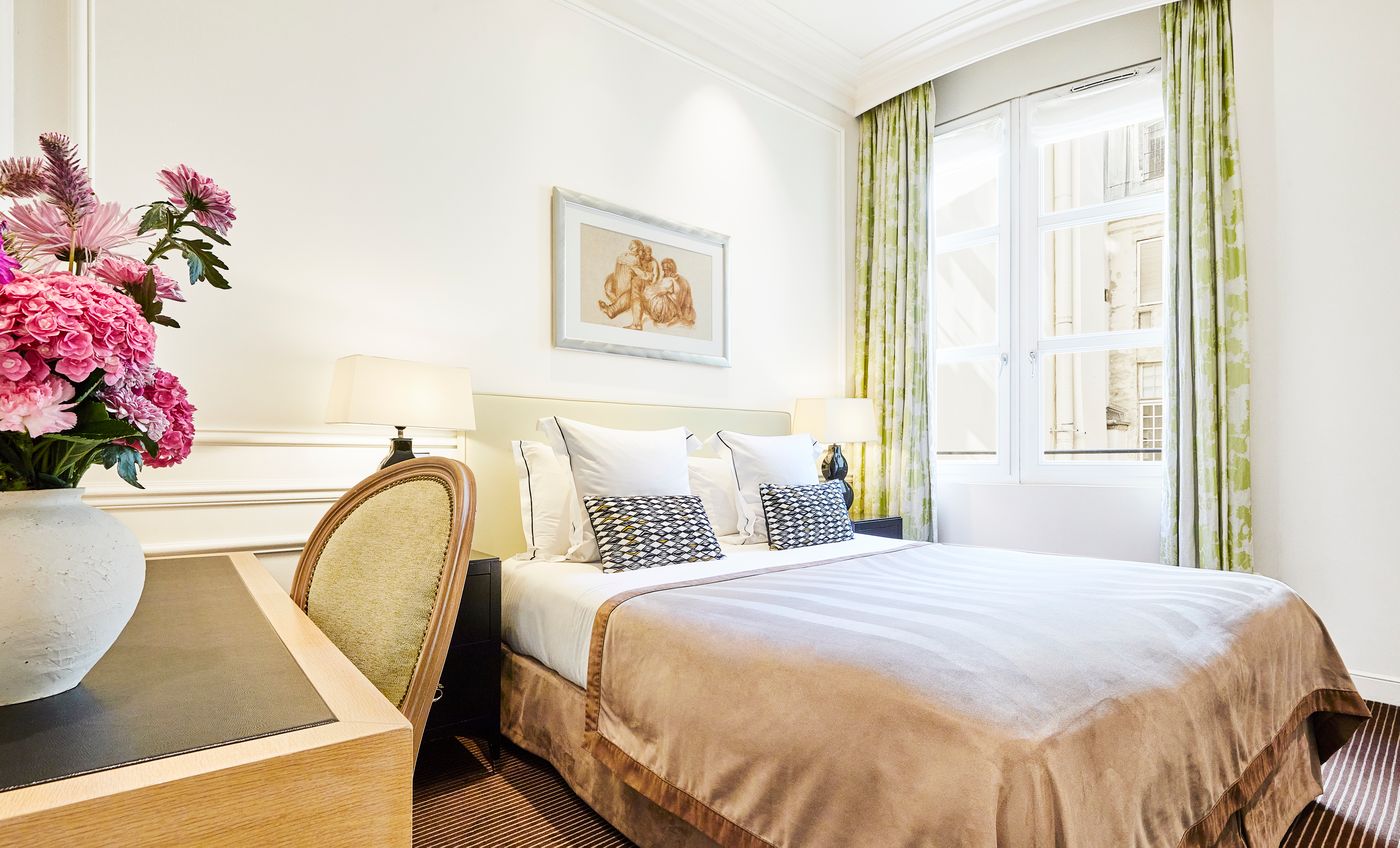 Grand-Hotel-Du-Palais-Royal-Room-30