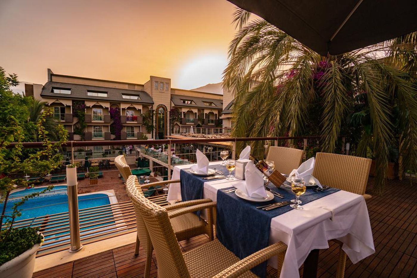 Hotel Ambassador Plaza