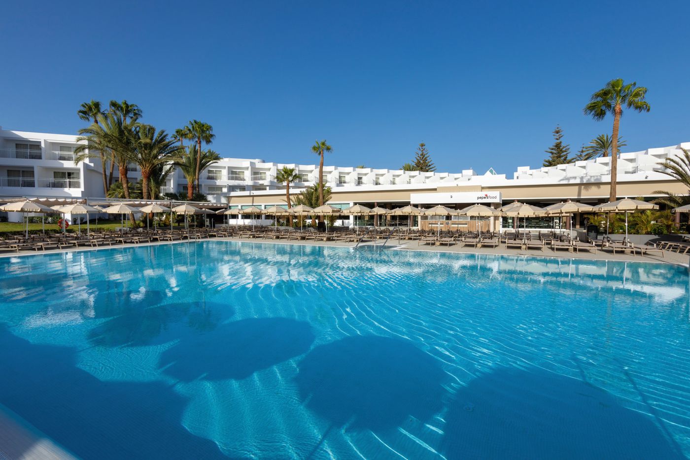 Club-Hotel-Riu-Paraiso-Lanzarote-Resort-General-view-2