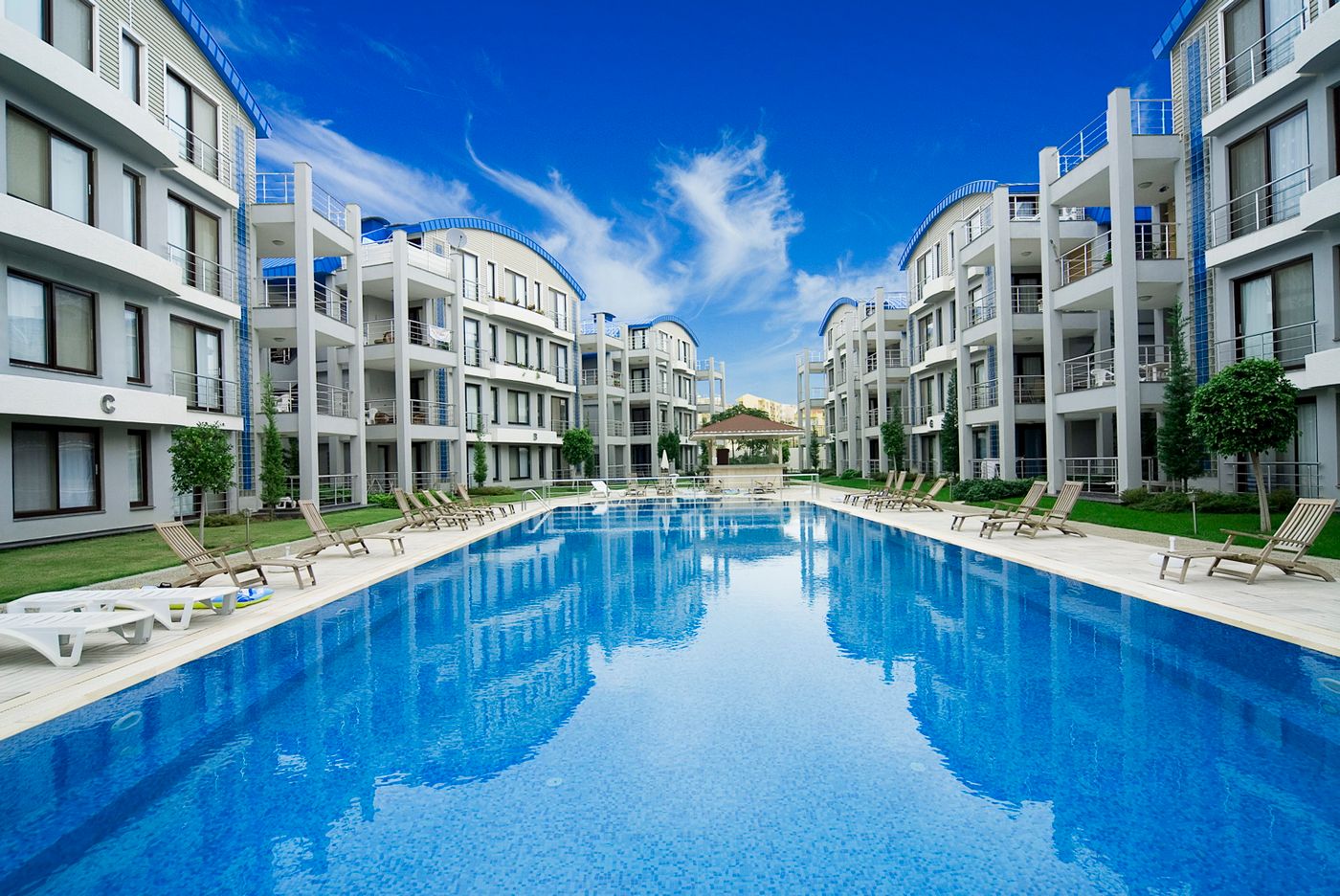 Side Garden Residence