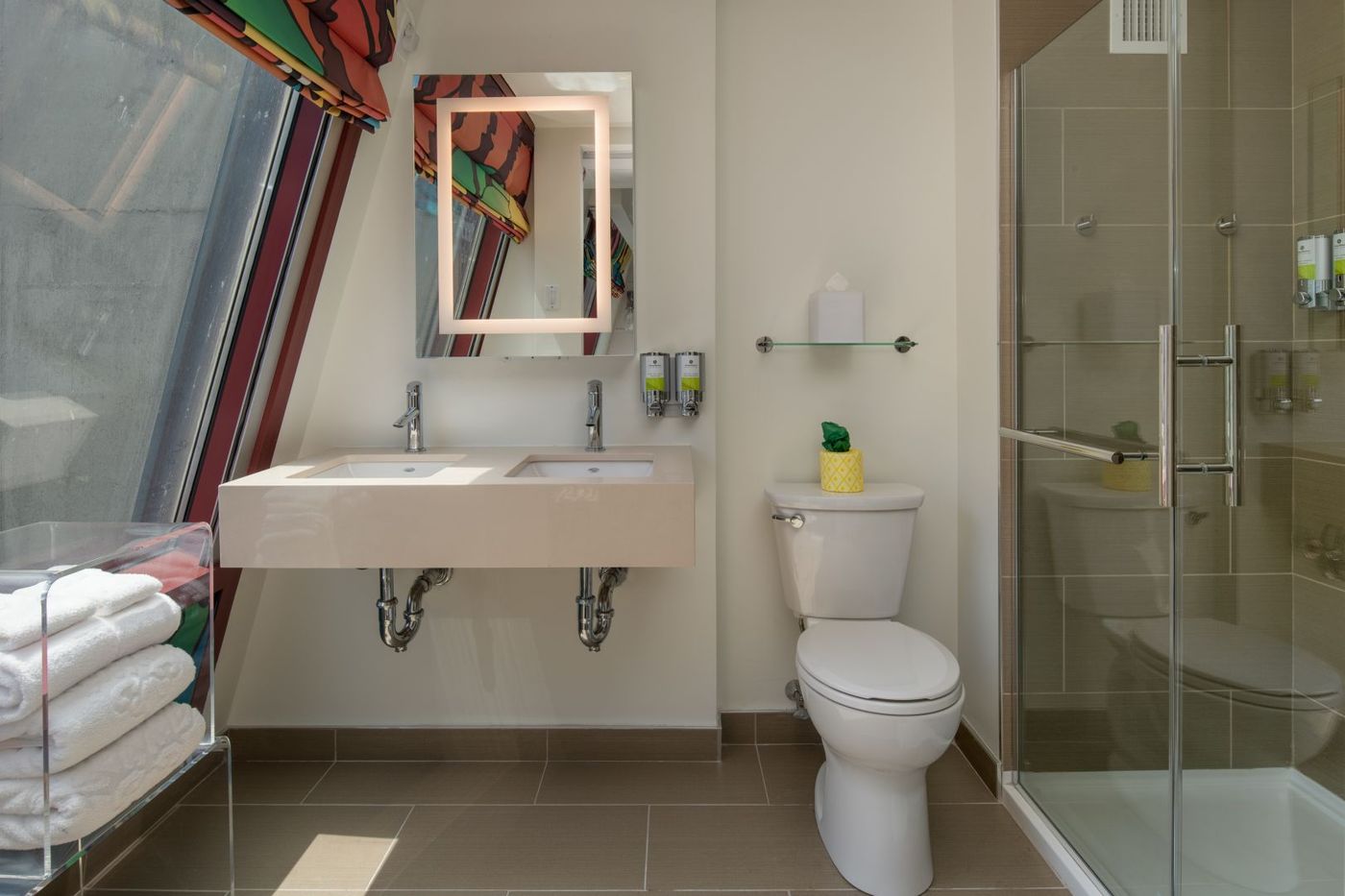 Staypineapple--An-Artful-Hotel--Midtown-New-York-Room-20