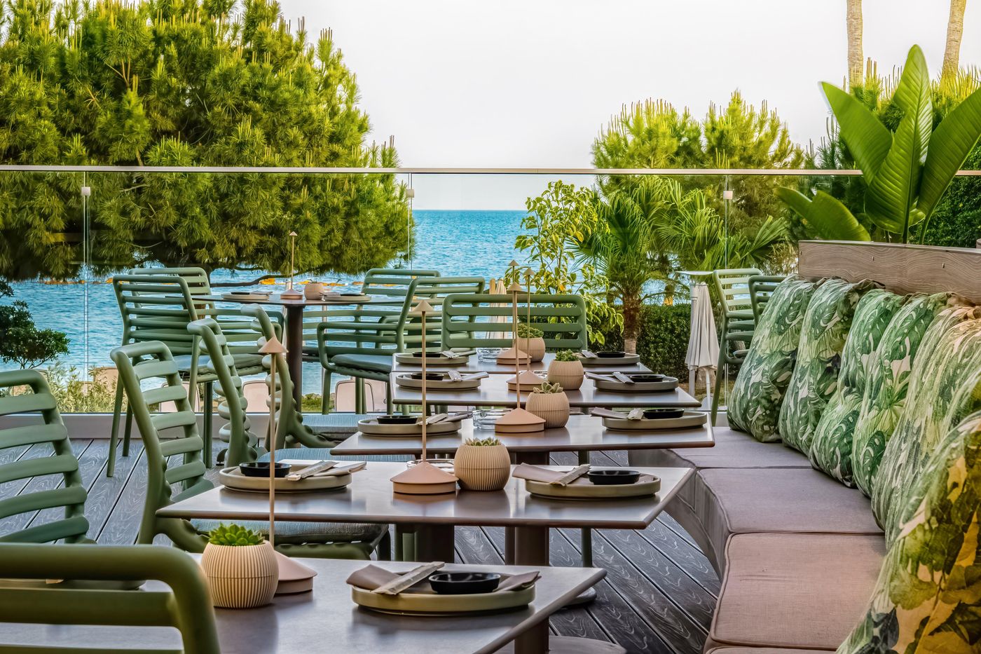 Crowne-Plaza-Limassol-Restaurant-9