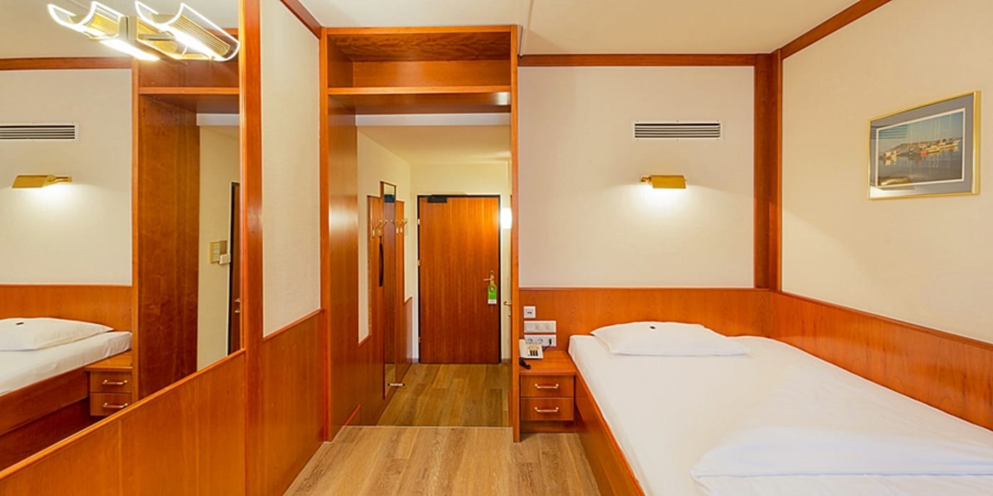 Vienna Sporthotel - Austria - Vienna - Room - 1