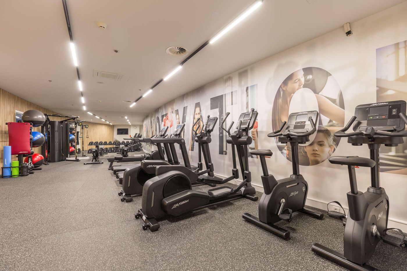 Park-Inn-By-Radisson-Amsterdam-City-West-Sports-and-Entertainment-66