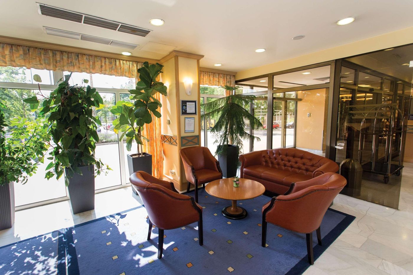 Danubius-Hotel-Arena-Lobby-5