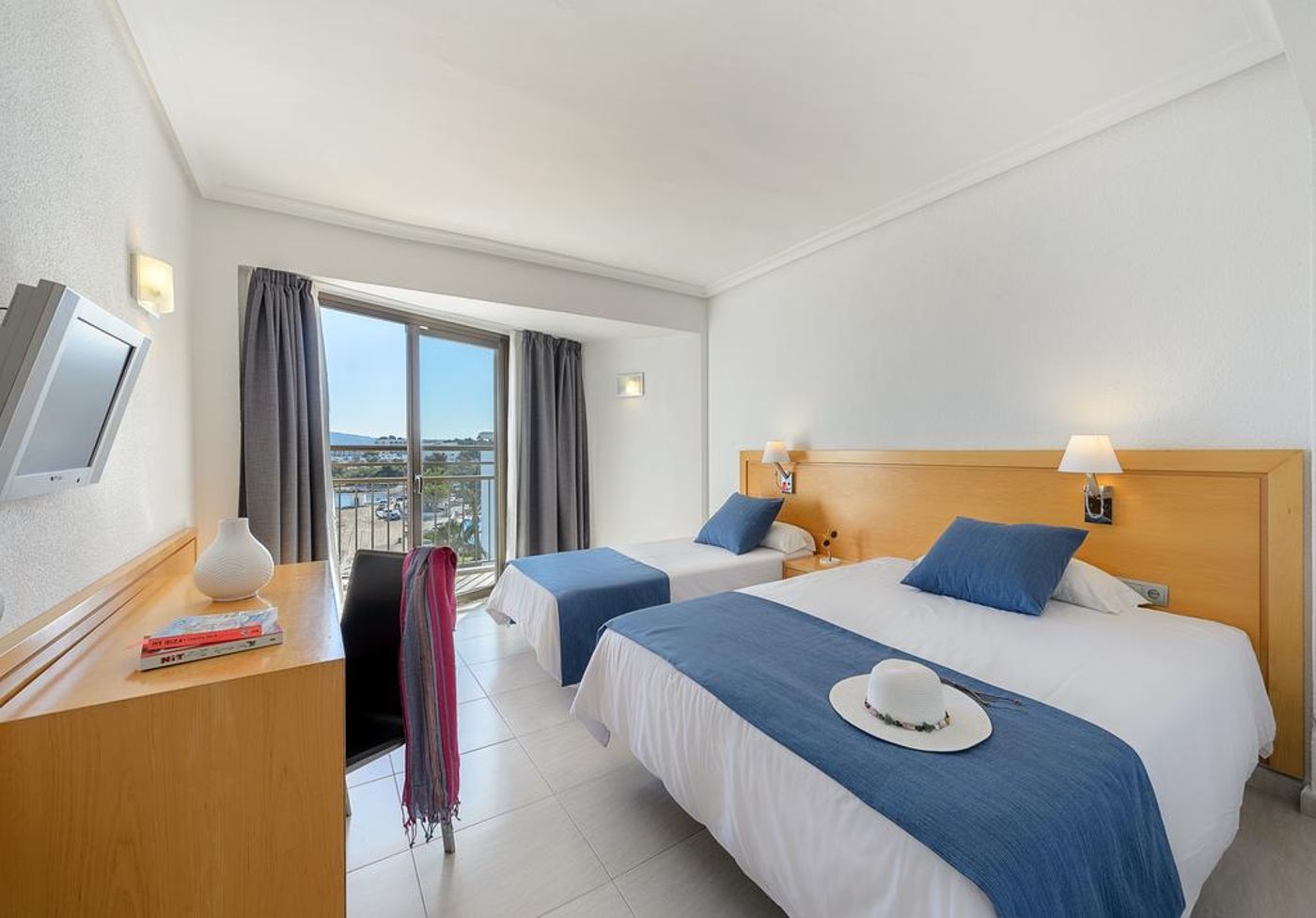 Club-San-Remo-Room-13