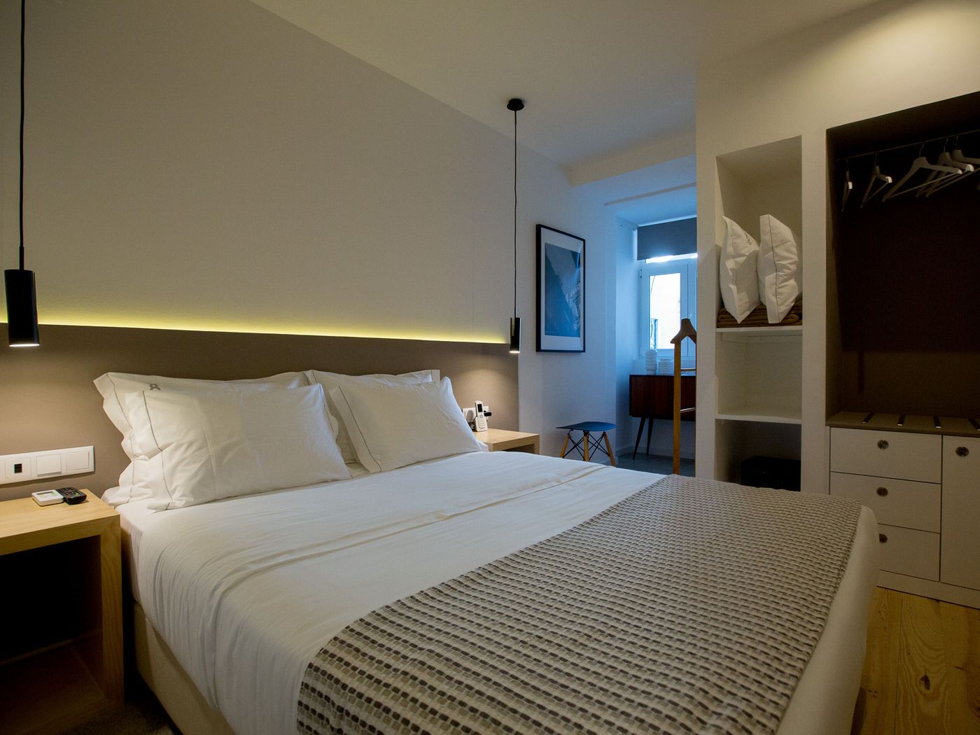 The-8-Down-Town-Suites-Room-5