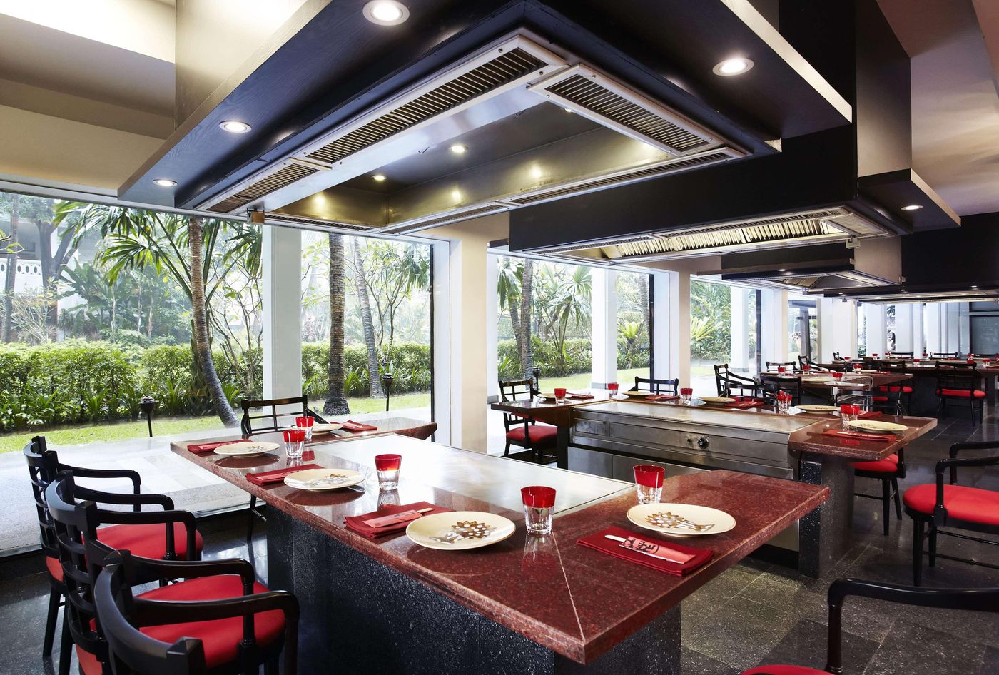 Anantara-Riverside-Bangkok-Restaurant-31