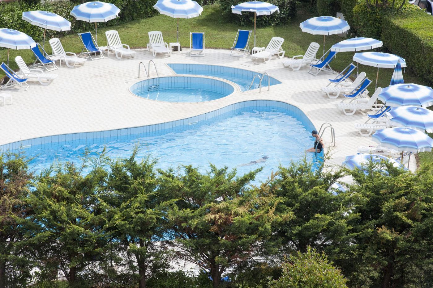 Suite-Marilia-Apartments-Pool-43