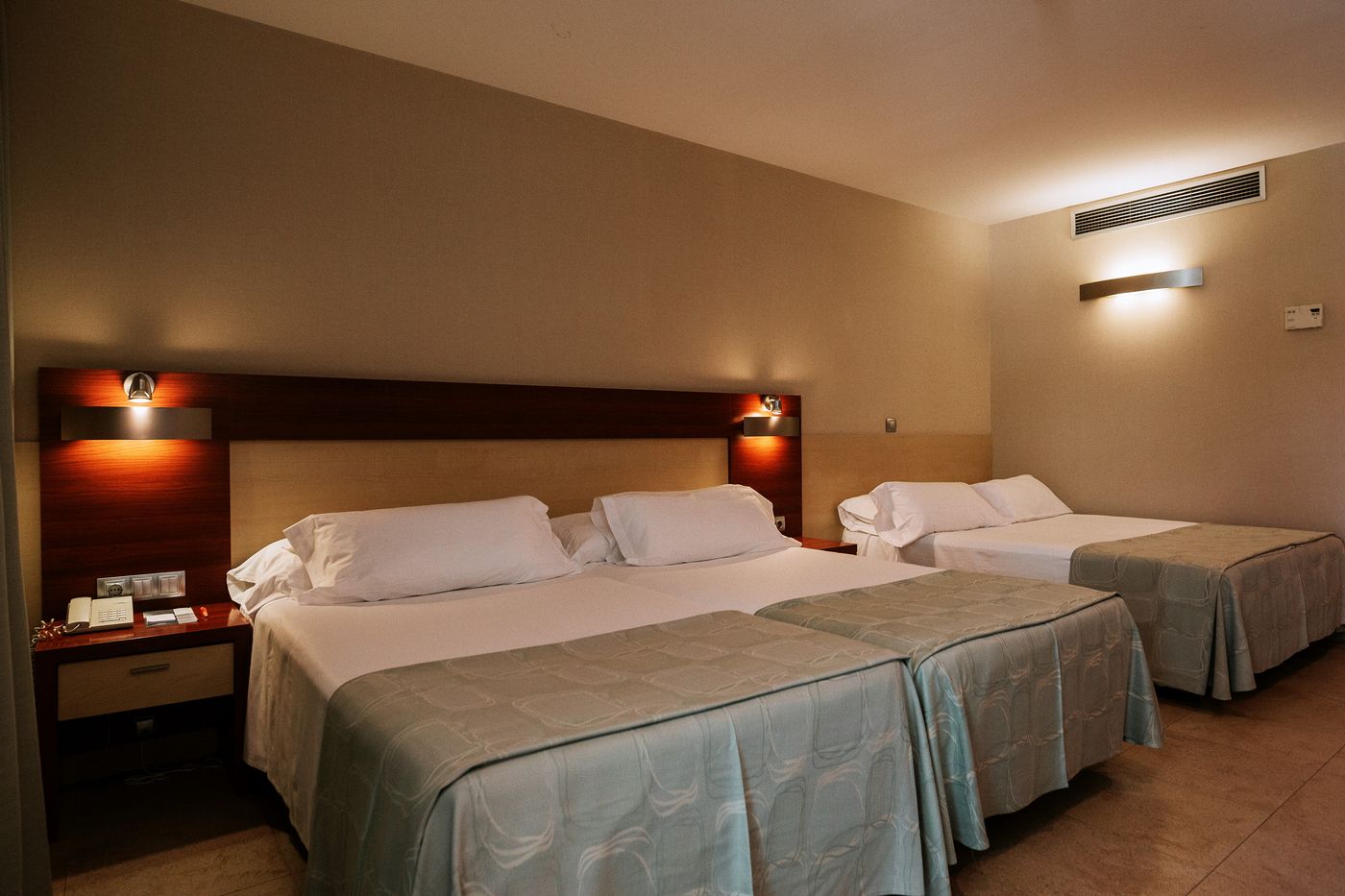 Deloix-Aqua-Center-Hotel-Room-39