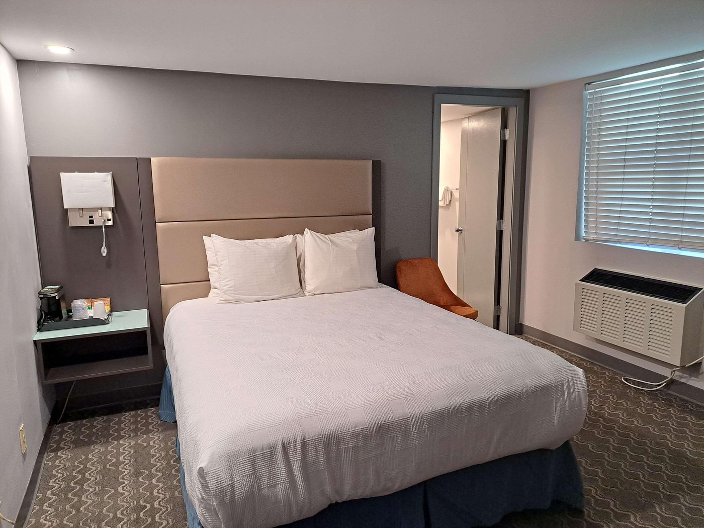 Best-Western-Plus-Vancouver-Airport-Hotel-Room-32