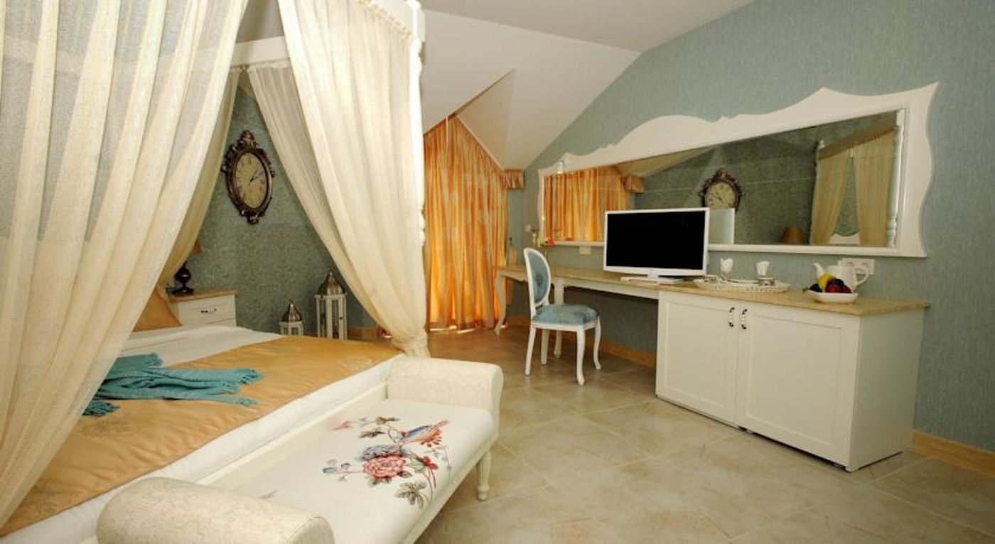 Sea Breeze Hotel & Apartments